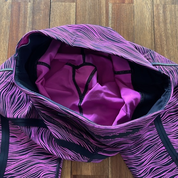 Lululemon On Track Crop Life Lines Polar Pink Black - Picture 13 of 13